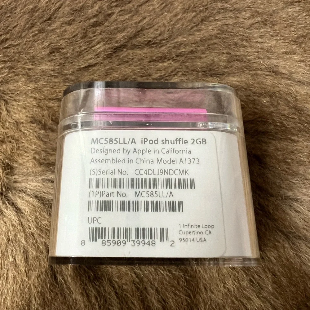Y2K Apple IPod Shuffle 2gb NWT